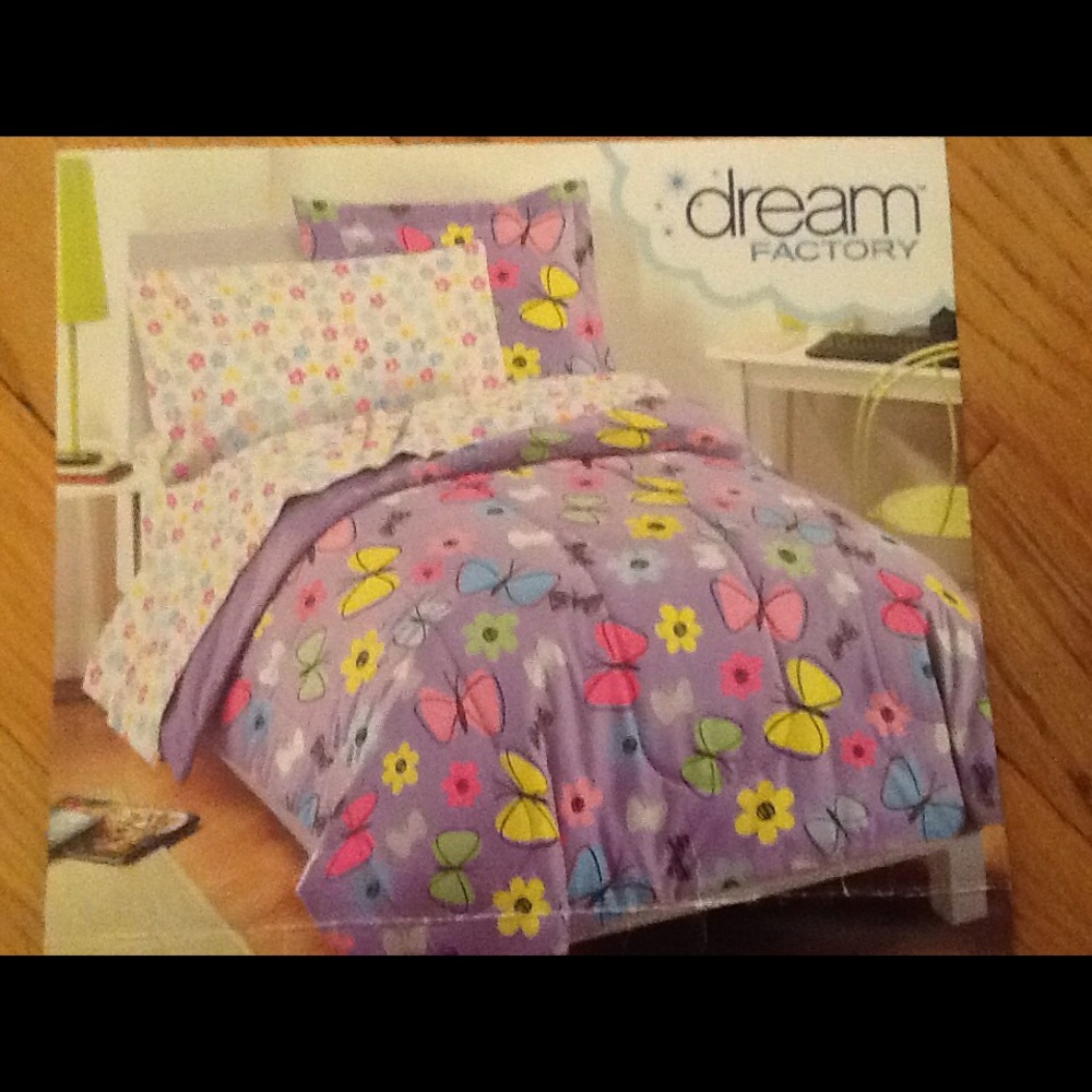 Dream Factory Full Comforter Set!!!